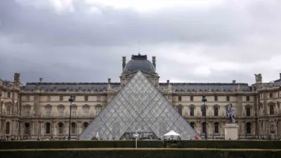 Fransa’daki dünyaca ünlü Louvre Müzesi’nde meydana gelen su sızıntısı nedeniyle