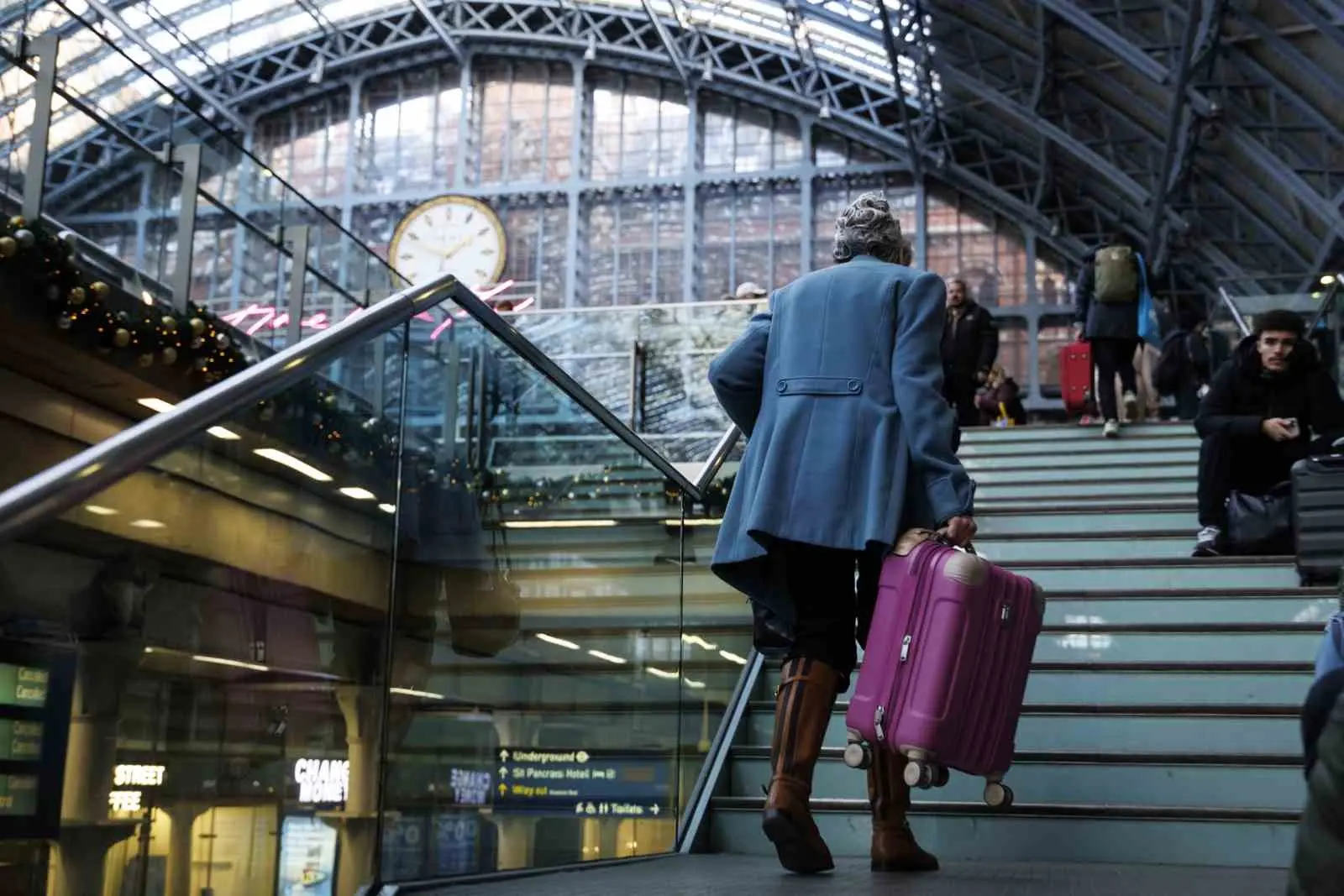 Demiryolu şirketi Eurostar, Manş Tüneli’ndeki elektrik hattında dün meydana gelen
