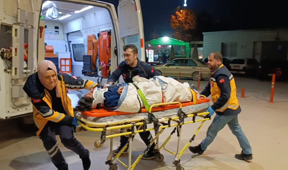 Bursa’nın İnegöl ilçesinde bir marketin yük asansöründe sıkışan genç işçi