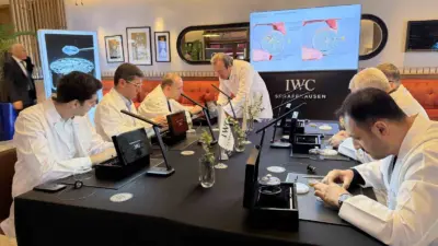 Mekanik saat meraklısı değişik meslek gruplarından koleksiyonerler, Bursa’da düzenlenen saat