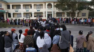 Myanmar’da halk 2021’de gerçekleştirilen askeri darbenin ardından düzenlenen ilk genel