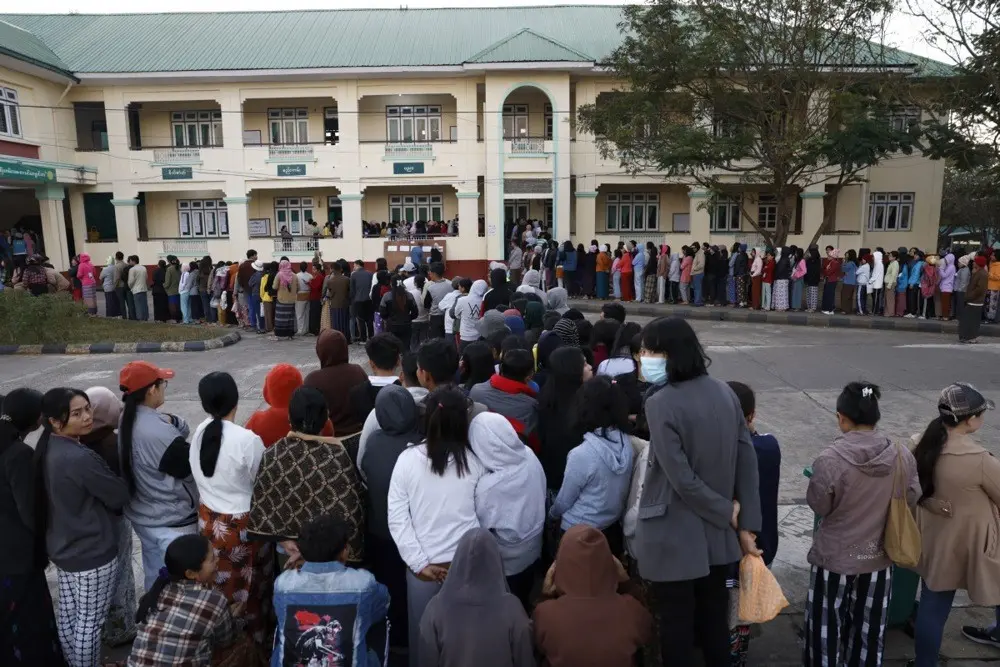 Myanmar’da halk 2021’de gerçekleştirilen askeri darbenin ardından düzenlenen ilk genel