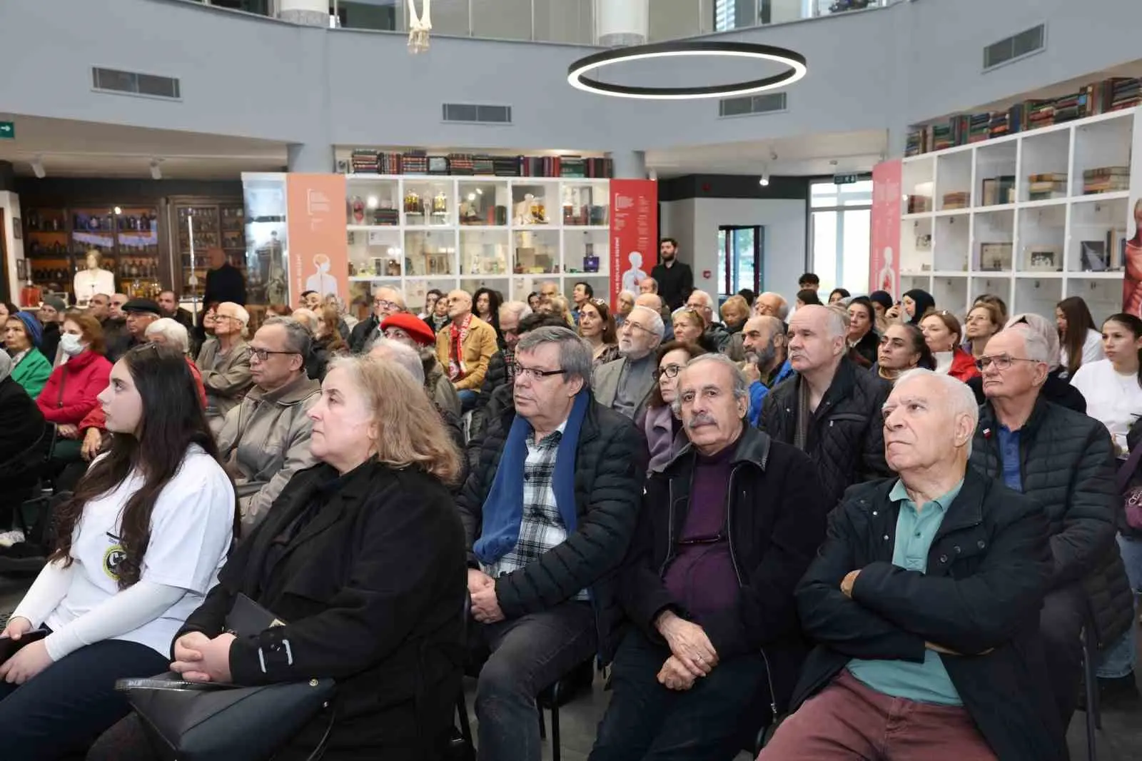Nilüfer Belediyesi’nin düzenlediği “Sağlık Buluşmaları” programına konuk olan Nöroloji Uzmanı