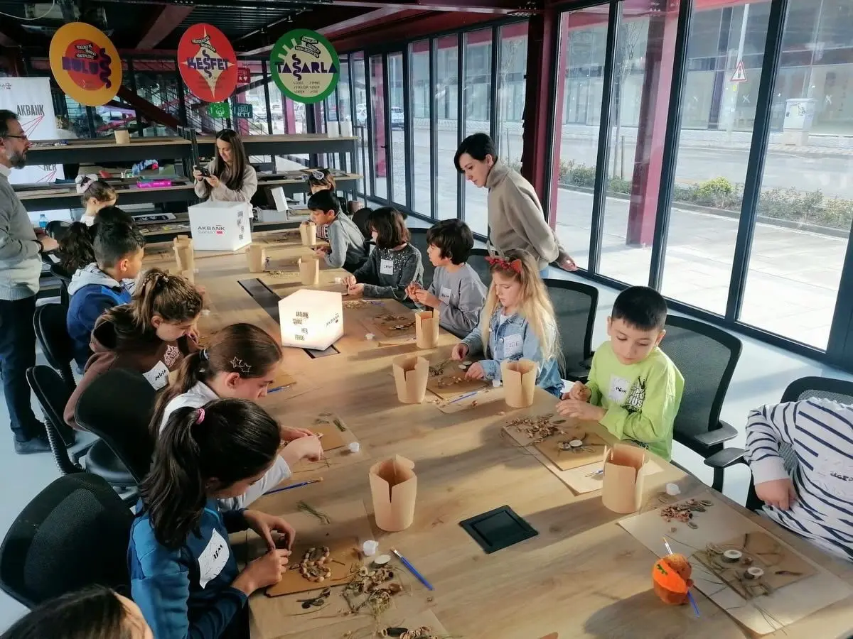 Nilüfer Belediyesi ve Akbank Sanat iş birliğiyle Pancar Deposu’nda düzenlenen