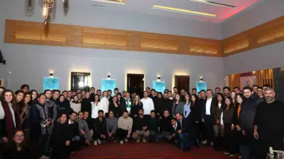 Üniversite öğrenci topluluklarıyla bir araya gelen Nilüfer Belediye Başkanı Şadi