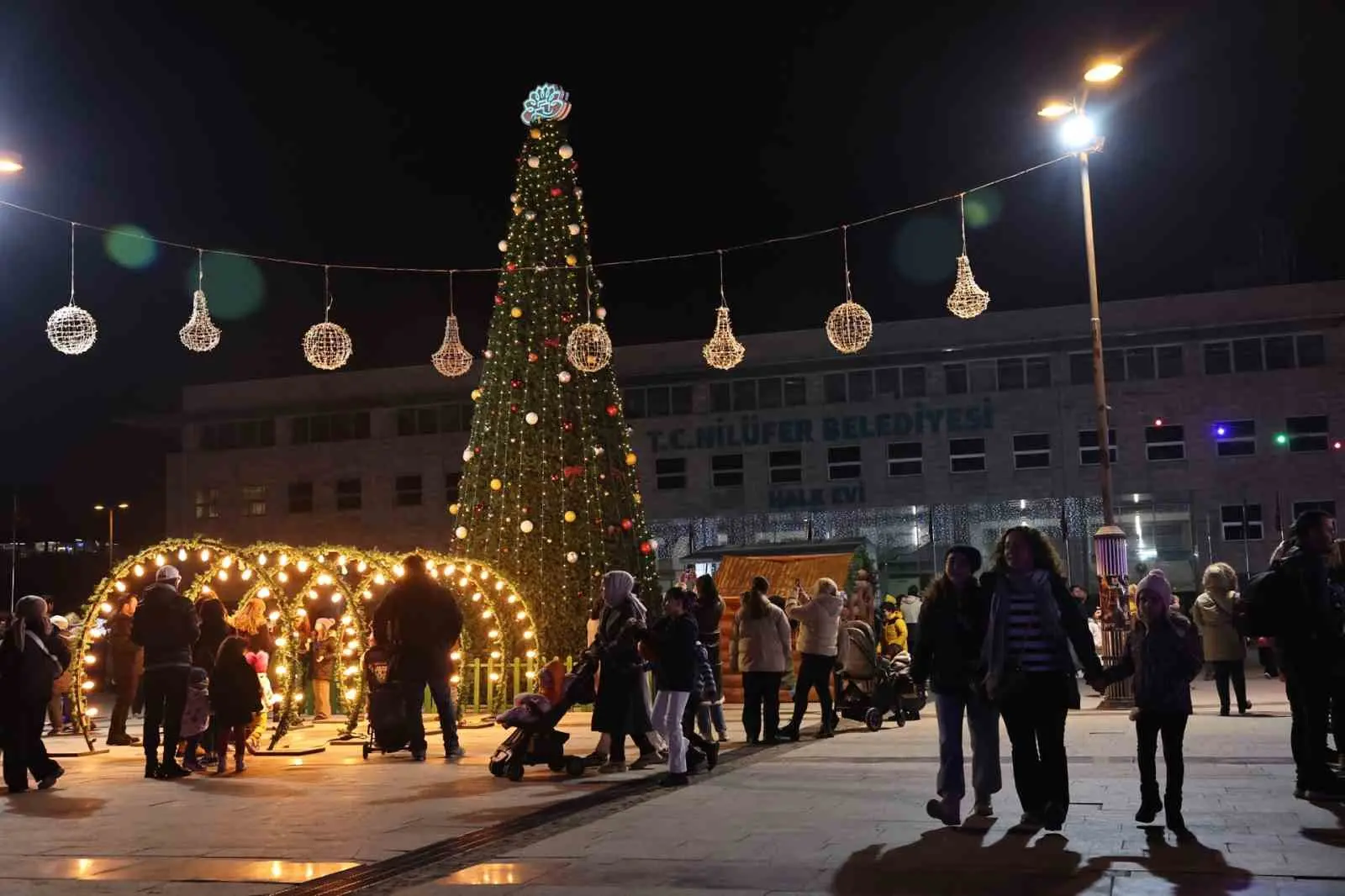 Nilüfer Belediyesi, yeni yılı Cumhuriyet Meydanı’nda kurulacak renkli bir festival