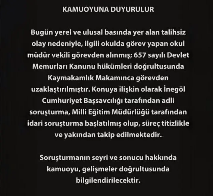 Bursa’nın İnegöl ilçesinde bayrak töreninde bir öğrenciyi itekleyerek darbeden okul