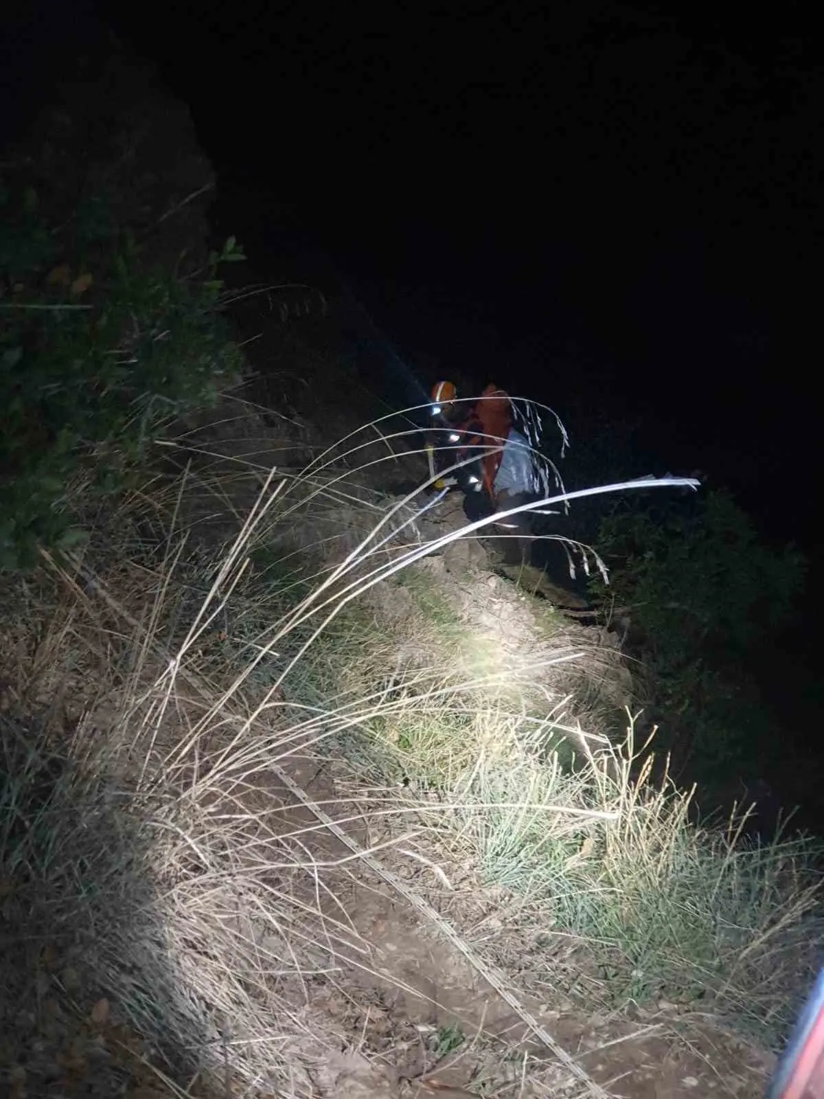 Bursa’nın Gürsu ilçesinde ormanlık alanda mahsur kalan bir kişi, itfaiye,