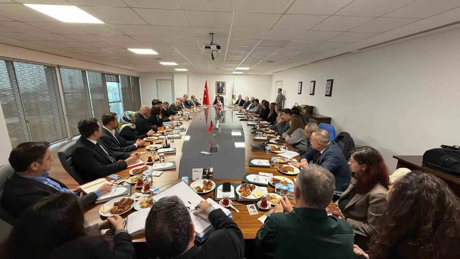 Osmangazi Belediye Başkanı Erkan Aydın, belediye yönetim kadrosuyla birlikte 2025