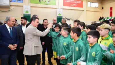 Osmangazi Belediyesi, amatör spor kulüplerine geniş çaplı bir malzeme yardımında