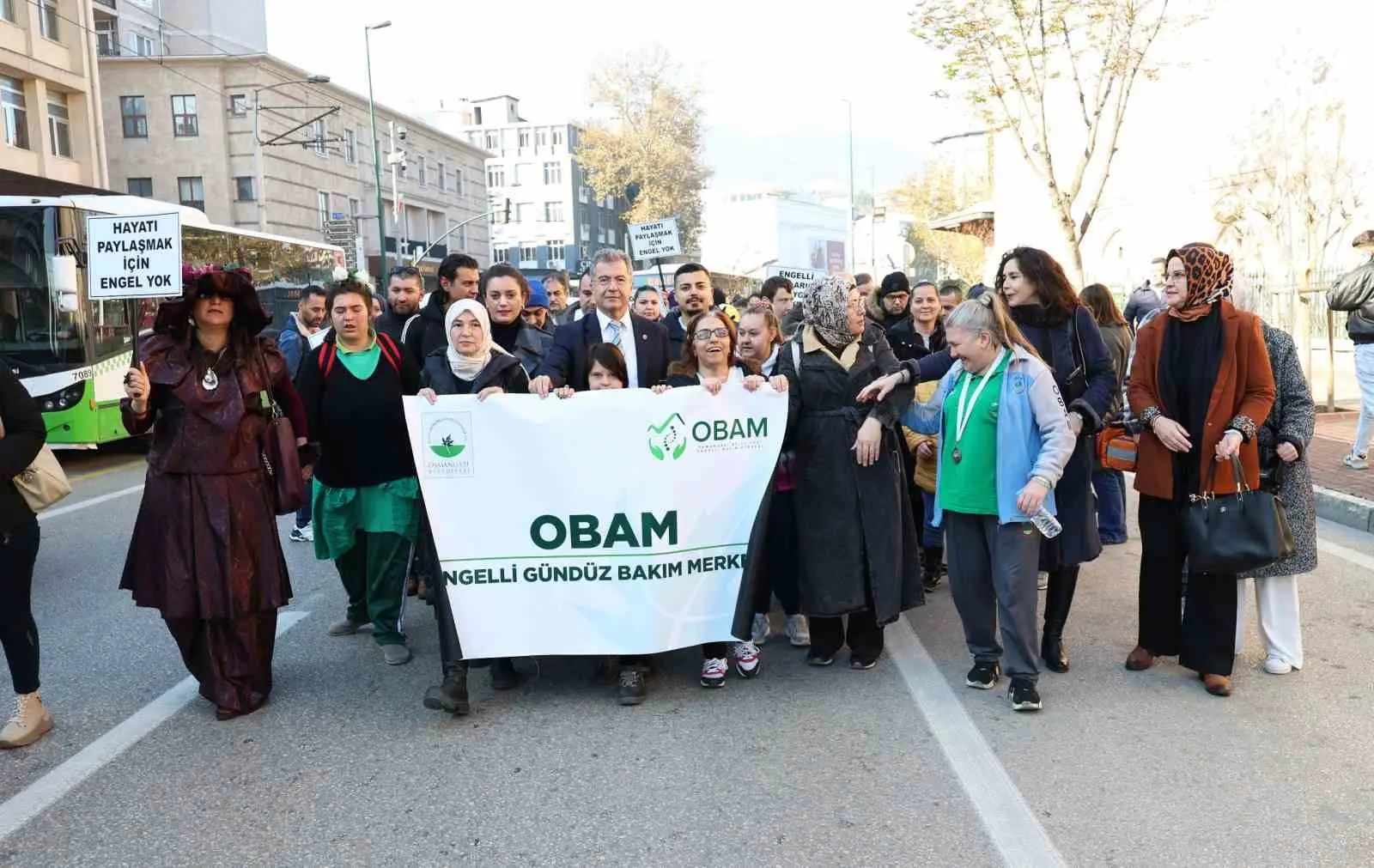 Osmangazi Belediyesi Engelli Bakım Merkezi (OBAM)’da eğitim gören ve bakım
