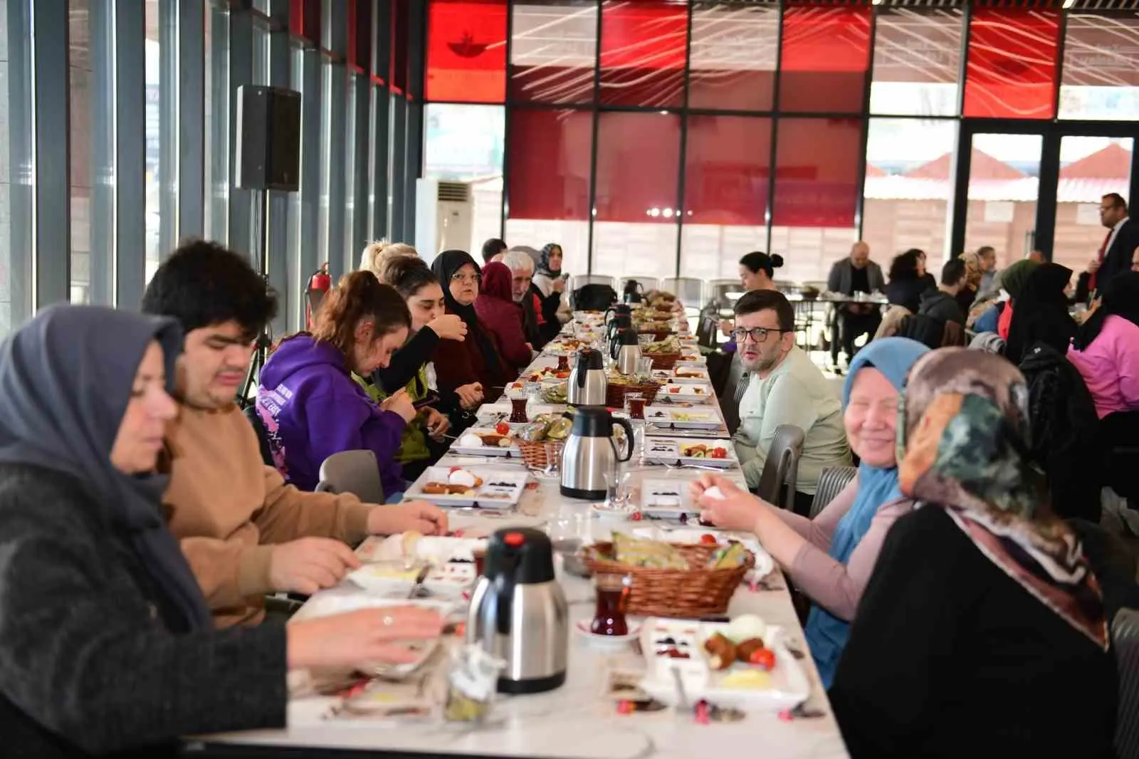 Toplumsal farkındalığı artırarak engelli bireylerin yaşamını kolaylaştırma amacıyla çalışmalarını yoğun
