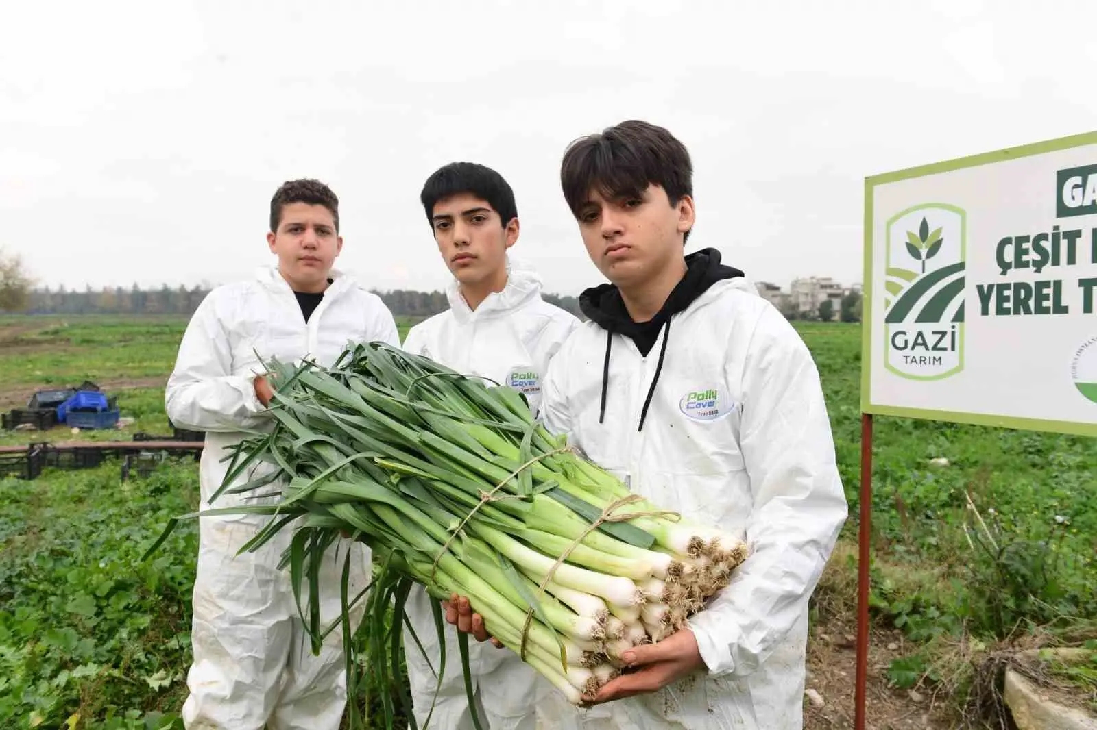 Osmangazi Belediyesi, toprağa emekle dokunarak ilaçsız ve tamamen doğal olarak