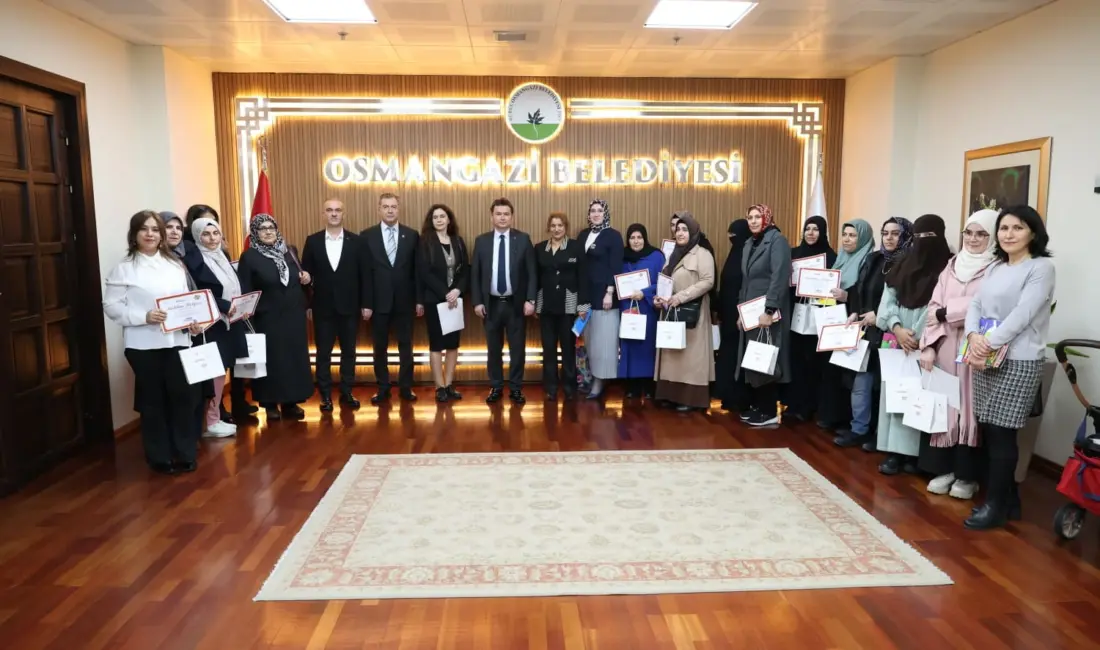 Kimi 30 yaşında kimi 70 yaşında. Kimi, kitap yazmak, kimi