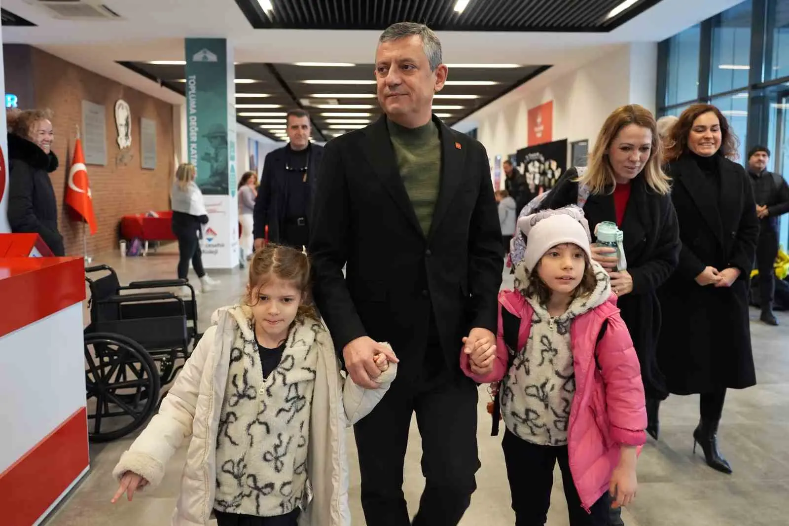 Cumhuriyet Halk Partisi (CHP) Genel Başkanı Özgür Özel, merhum Manisa