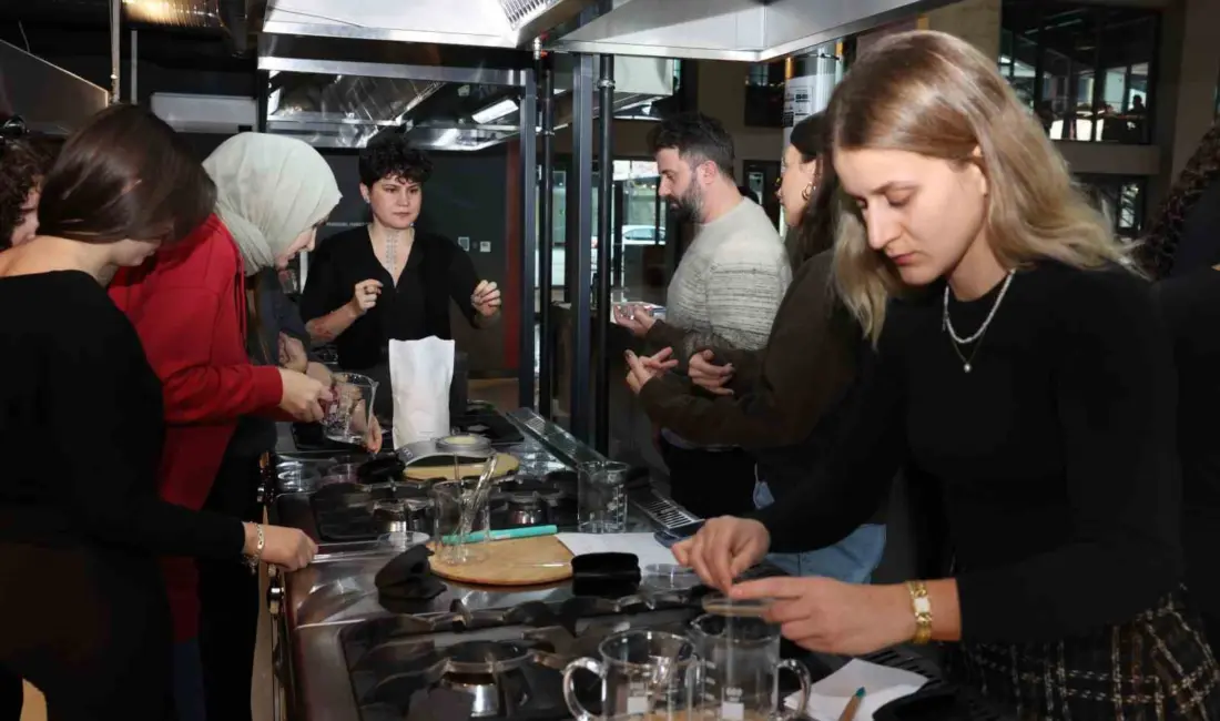 Nilüfer Belediyesi Pancar Deposu’nda sanatçı Nergiz Yeşil’in yürütücülüğünde düzenlenen Biyoplastik