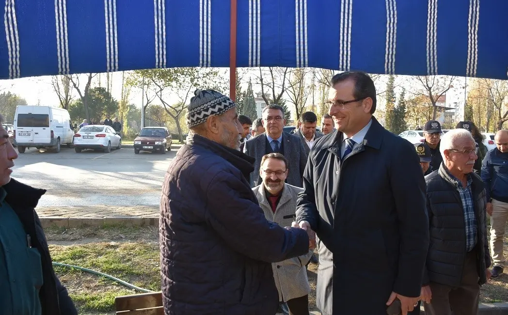 Manisa’nın Salihli ilçe Kaymakamı Ali Güldoğan, vatandaşlarla buluşma programı kapsamında