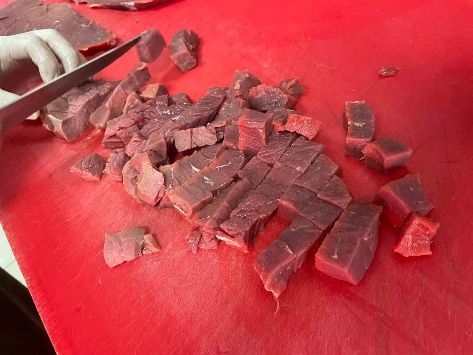 Şap hastalığı salgını nedeniyle dana ve sığırların yaz aylarında kesime gitmesi