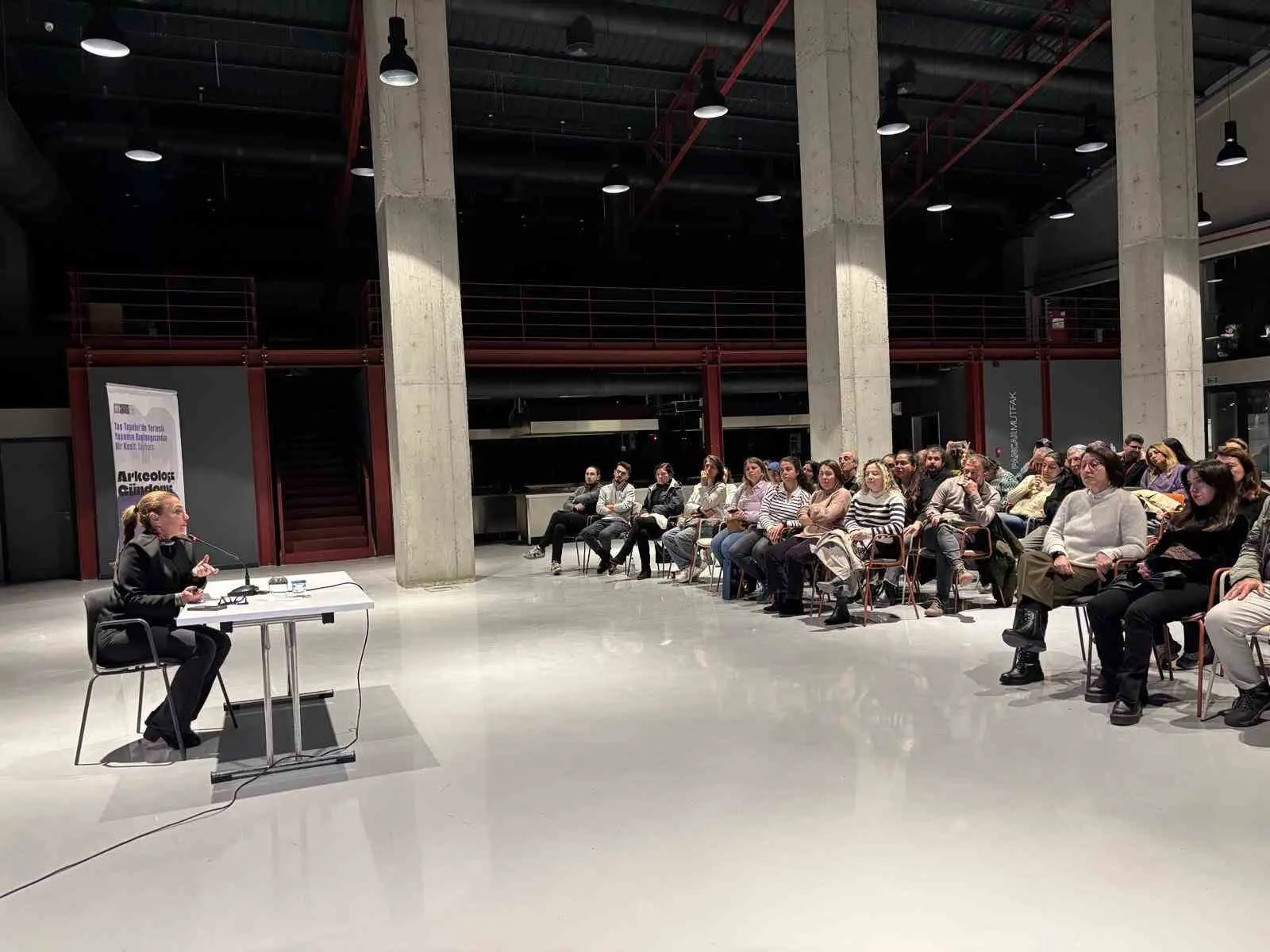 Nilüfer Belediyesi’nin düzenlediği Arkeoloji Gündemi buluşmalarının yılın son oturumunda, Şanlıurfa’daki