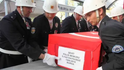 Bursa’da iki binayı saran yangının, 9 yıl önce şehit düşen