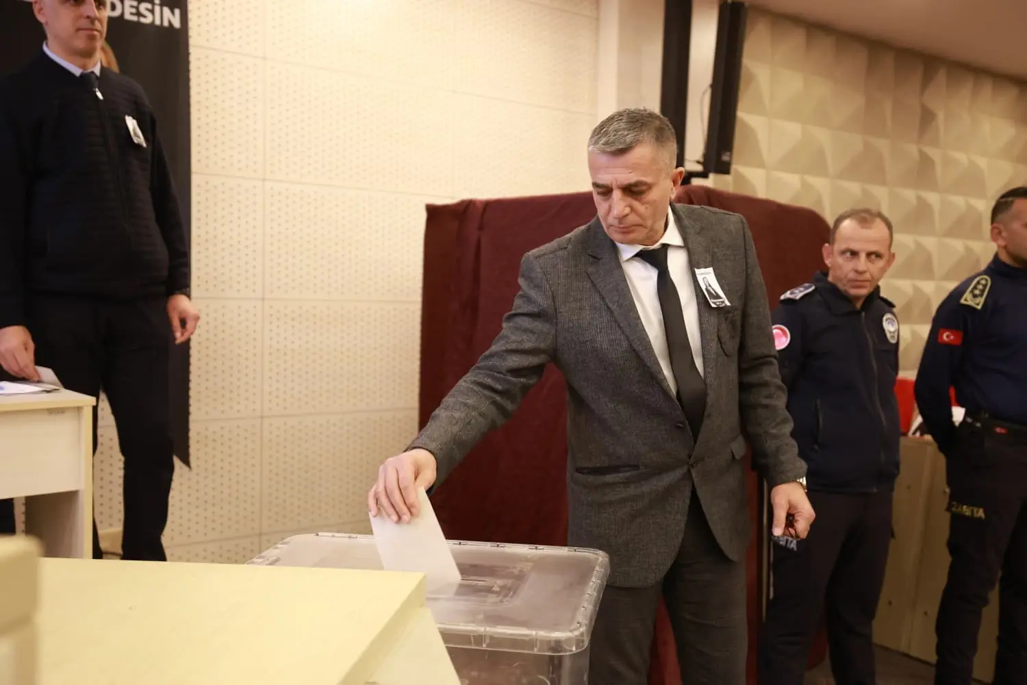 Manisa’nın Şehzadeler Belediye Başkanı Gülşah Durbay’ın vefatının ardından olağanüstü toplanan