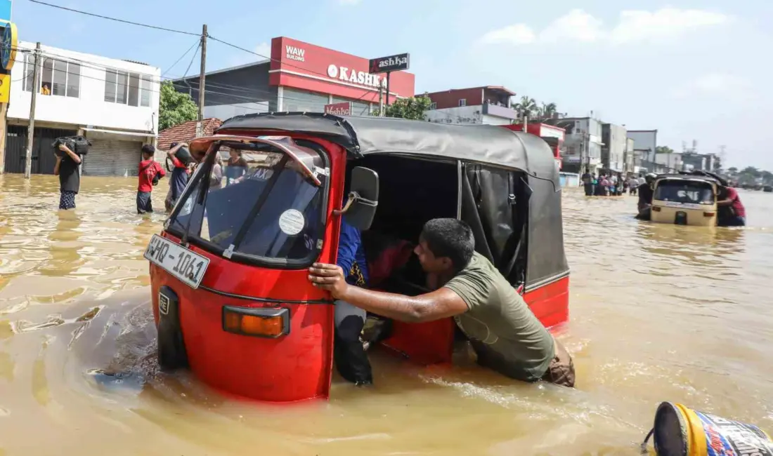 Güney Asya ülkesi Sri Lanka’da etkili olan Ditwah Kasırgası’nın yol