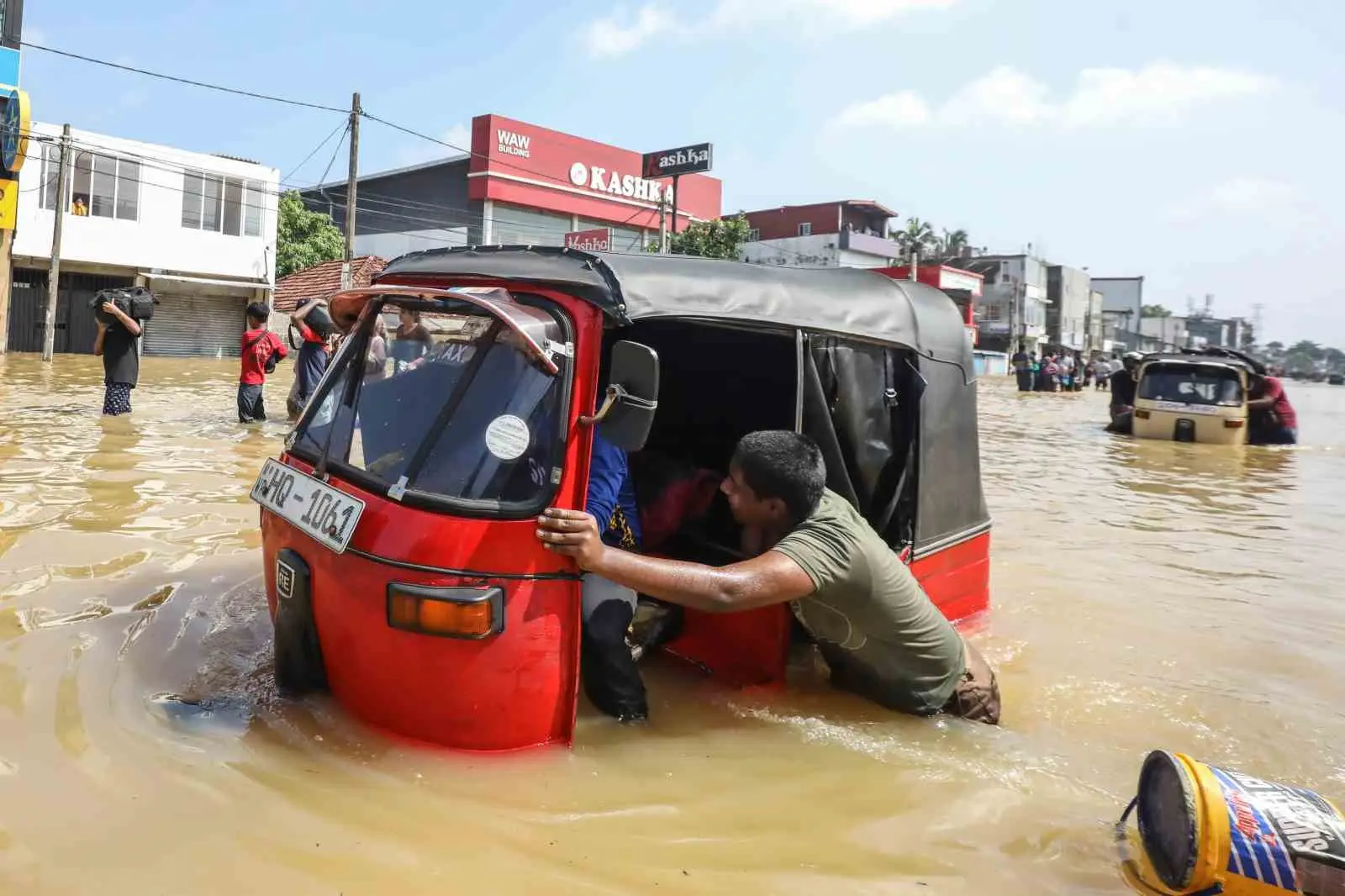 Güney Asya ülkesi Sri Lanka’da etkili olan Ditwah Kasırgası’nın yol