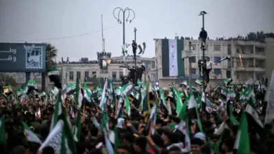 Suriyeliler, Esad rejiminin devrilmesinin 1’inci yıl dönümünü başkent Şam’daki Emevi