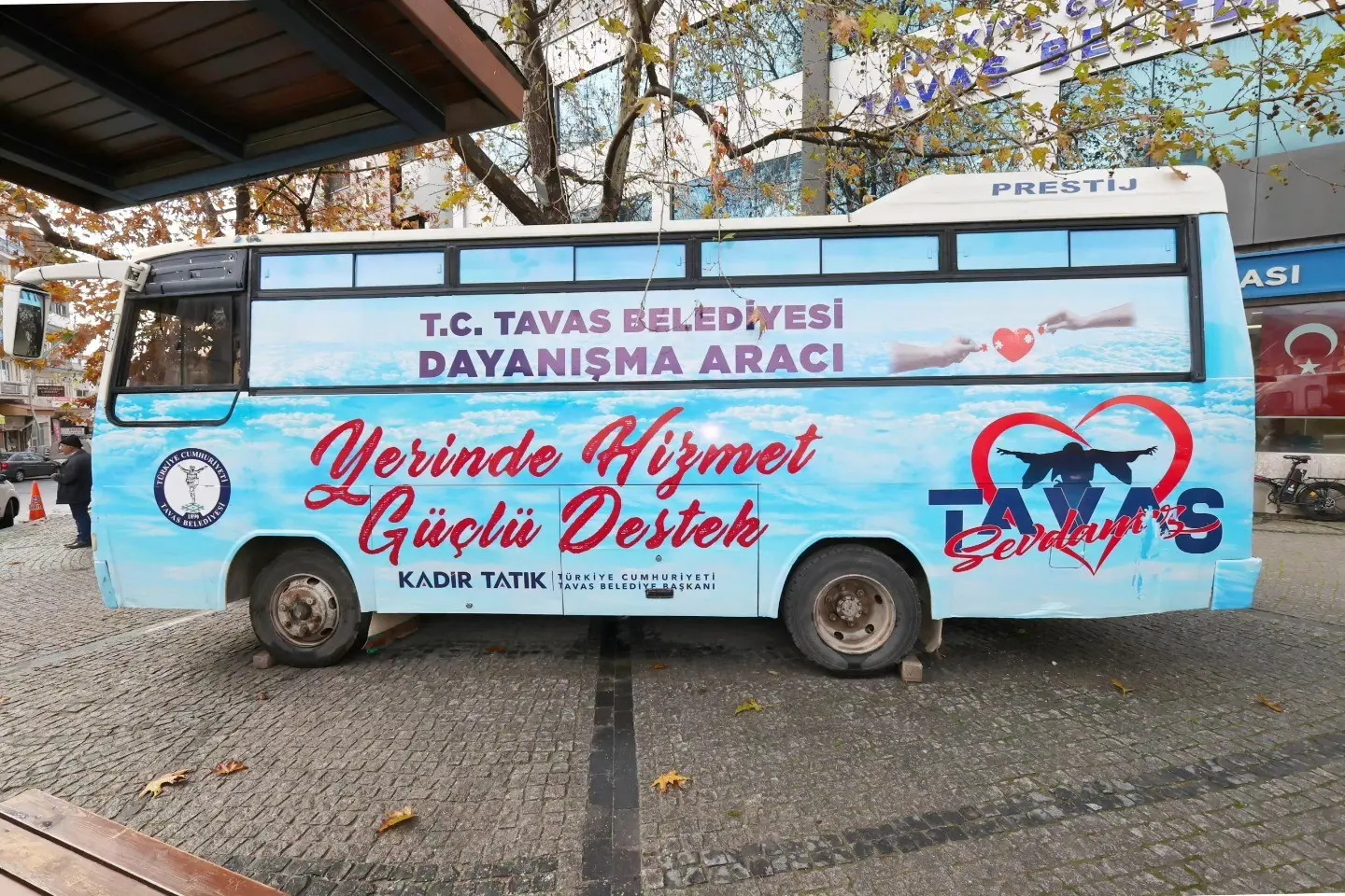 Tavas Belediyesi, ihtiyaç sahibi vatandaşlara erzak ve giyim yardımlarını daha