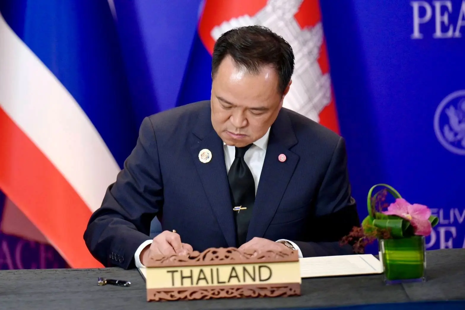 Tayland Başbakanı Anutin Charnvirakul, ülkede yaşanan siyasi anlaşmazlıklar ve devam