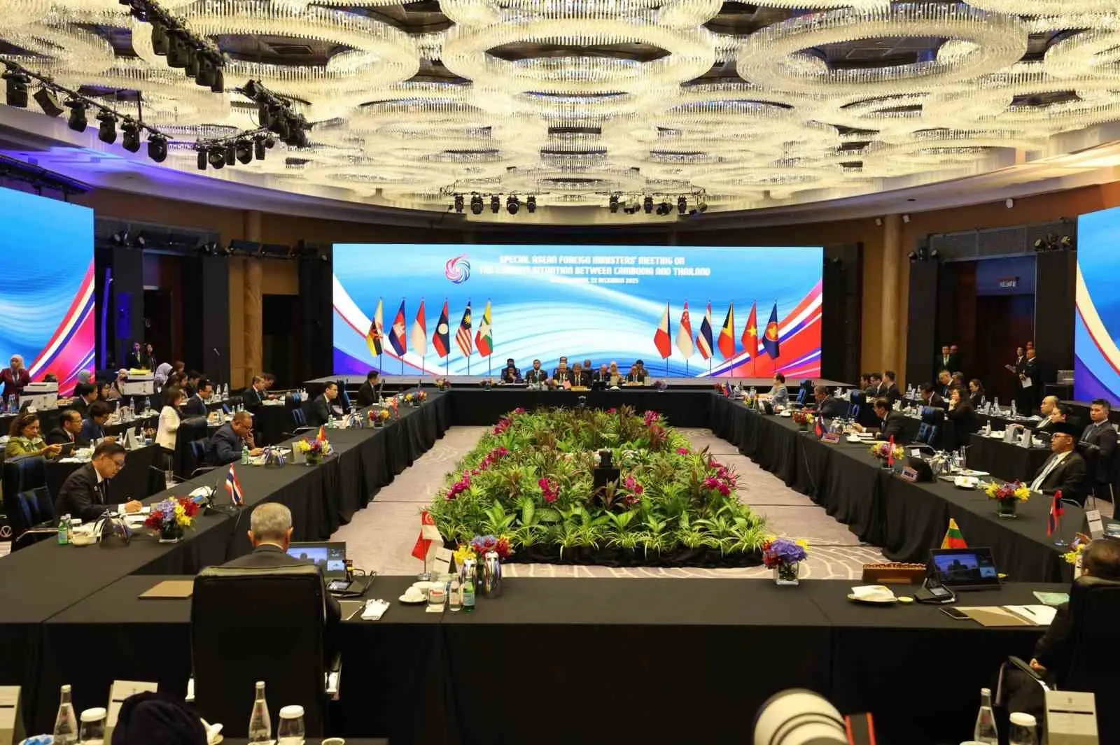 Tayland Dışişleri Bakanı Sihasak Phuangketkeow, Kamboçya ile ateşkes için şartlarının