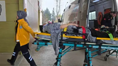 Bursa’nın İnegöl ilçesinde kontrolden çıkan hafif ticari aracın ağaca çarptığı