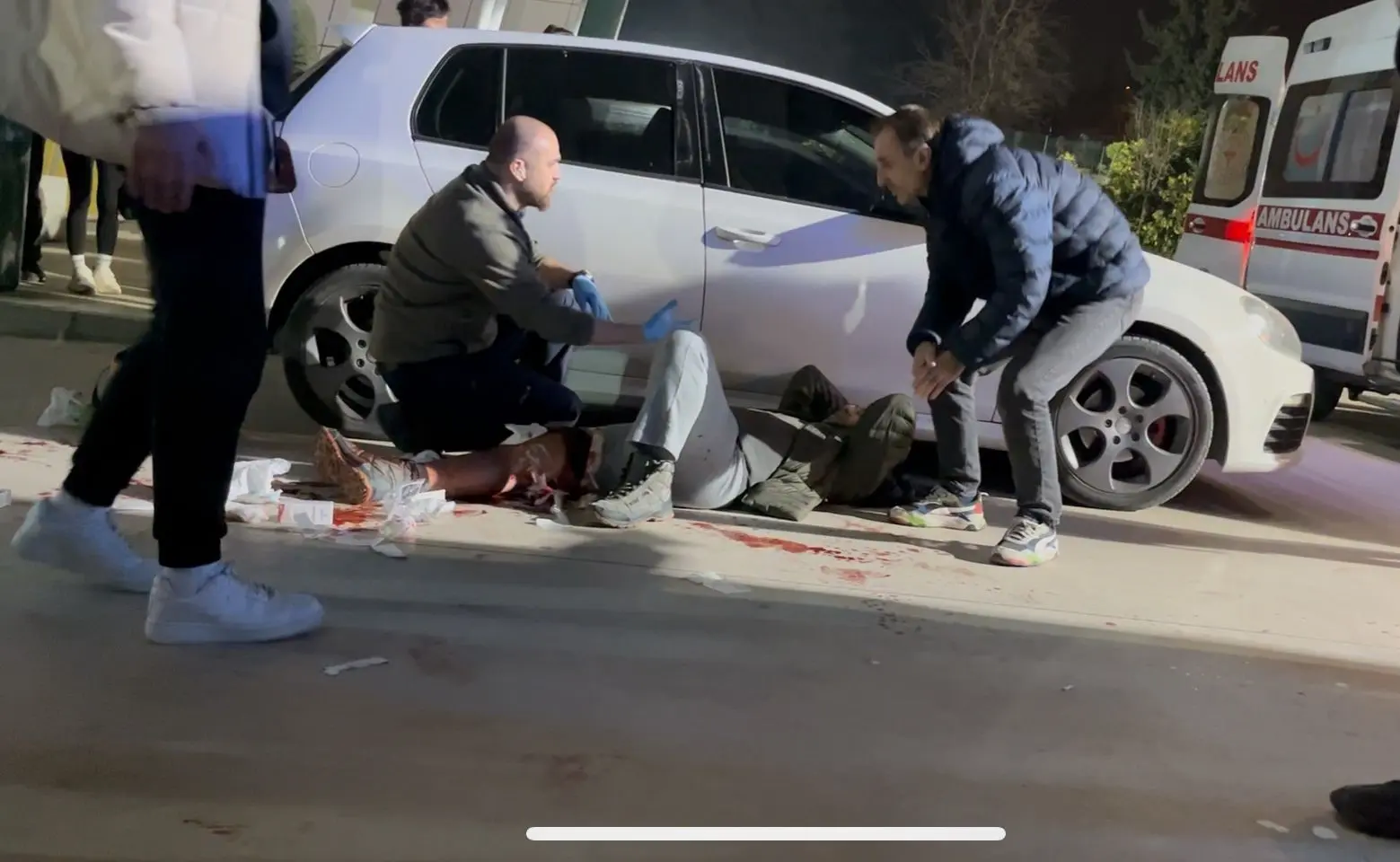 Bursa’nın Nilüfer ilçesinde küçük basketbolcuların bekleme salonundaki koltuğun sarkan ipiyle