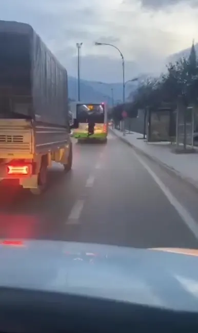 Bursa’nın Nilüfer ilçesinde şehir içi trafiğin ne kadar riskli olabileceğini