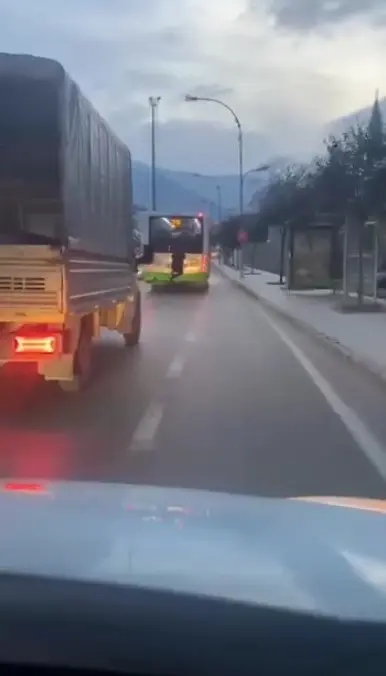 Bursa’nın Nilüfer ilçesinde şehir içi trafiğin ne kadar riskli olabileceğini