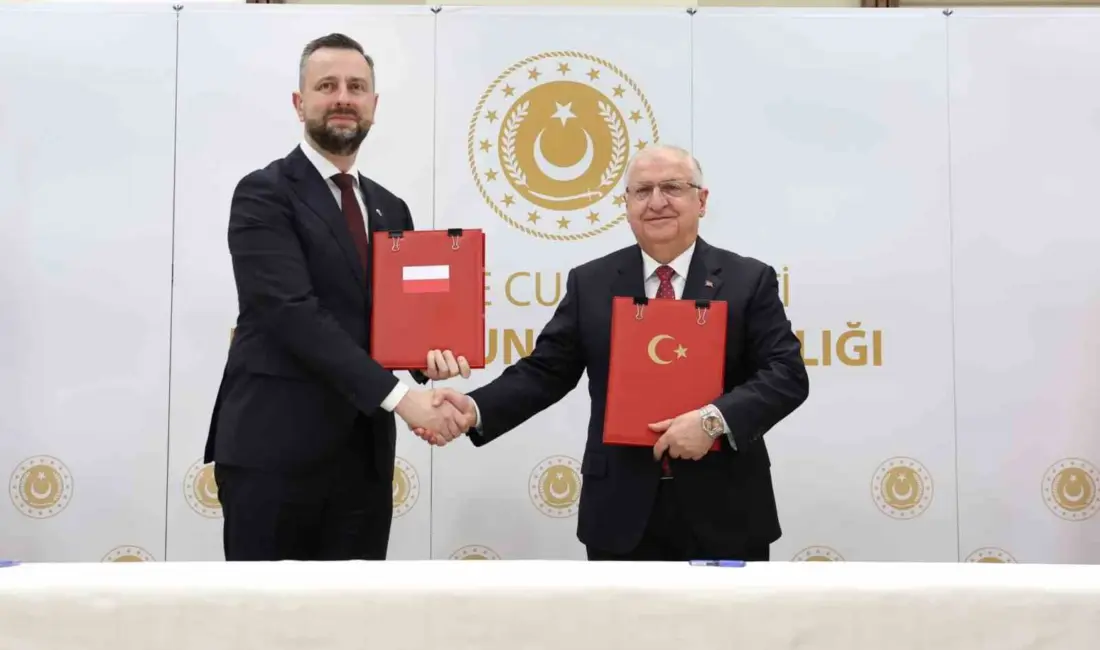 Milli Savunma Bakanı Yaşar Güler ve Polonya Başbakan Yardımcısı ve