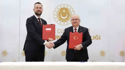 Milli Savunma Bakanı Yaşar Güler ve Polonya Başbakan Yardımcısı ve