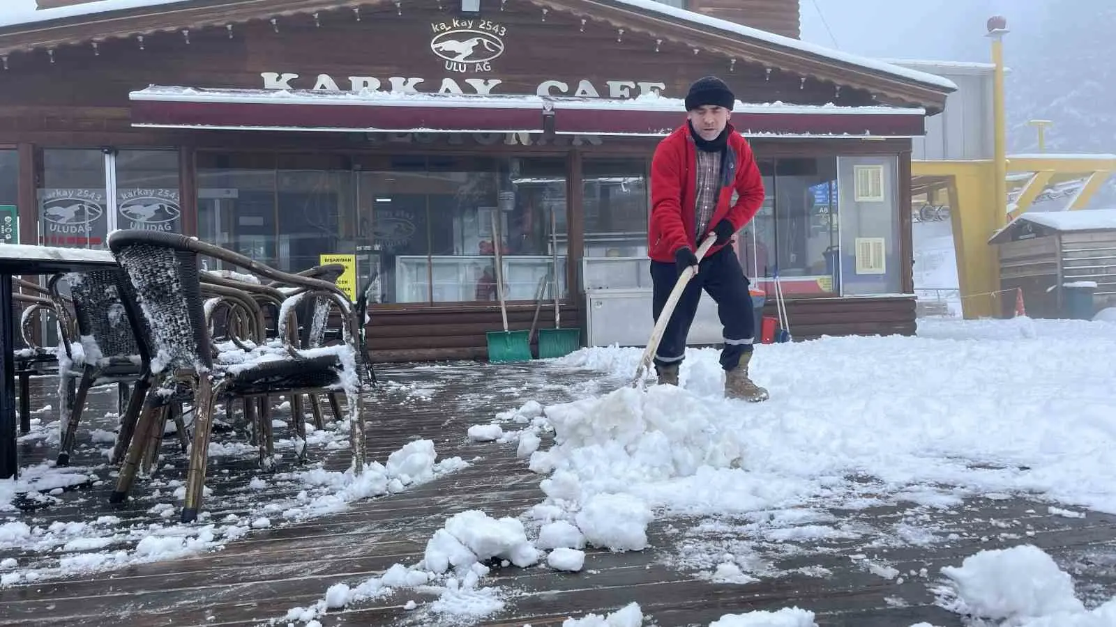 Kayak ve kış turizminin önemli merkezlerinden olan Uludağ’da kar kalınlığı