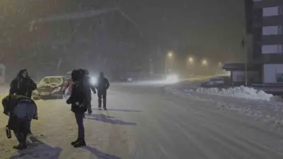 Kış turizminin gözde merkezlerinden Uludağ, akşam saatlerinde etkisini artıran yoğun