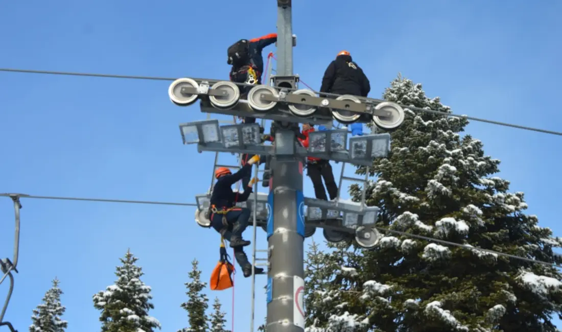 Kış turizminin gözde merkezlerinden Uludağ’de sezon hazırlıkları sürüyor. Uludağ’ın zorlu