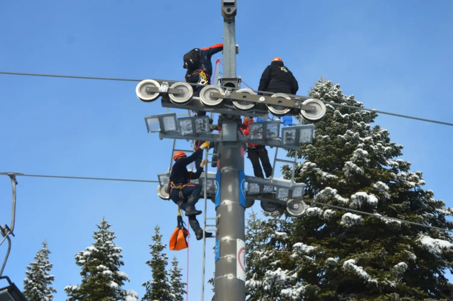 Kış turizminin gözde merkezlerinden Uludağ’de sezon hazırlıkları sürüyor. Uludağ’ın zorlu
