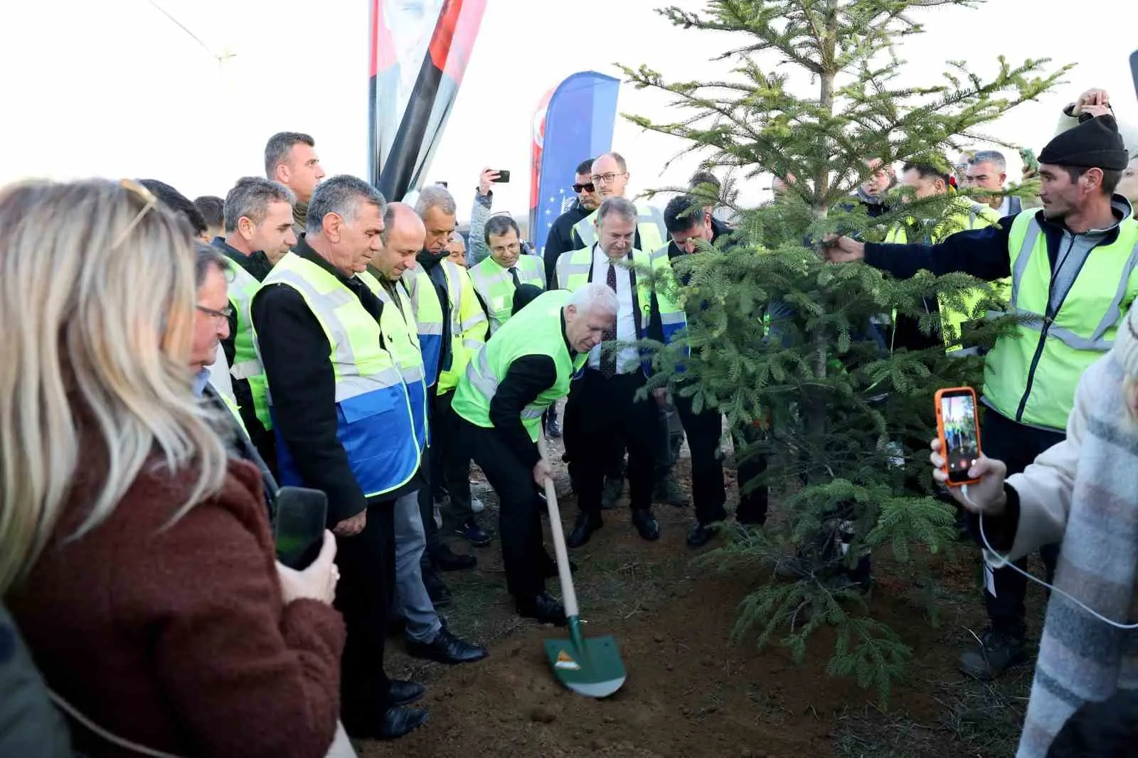 Bursa’nın yeniden ‘Yeşil’ kimliğine kavuşması için çalışmalarını sürdüren Büyükşehir Belediyesi,