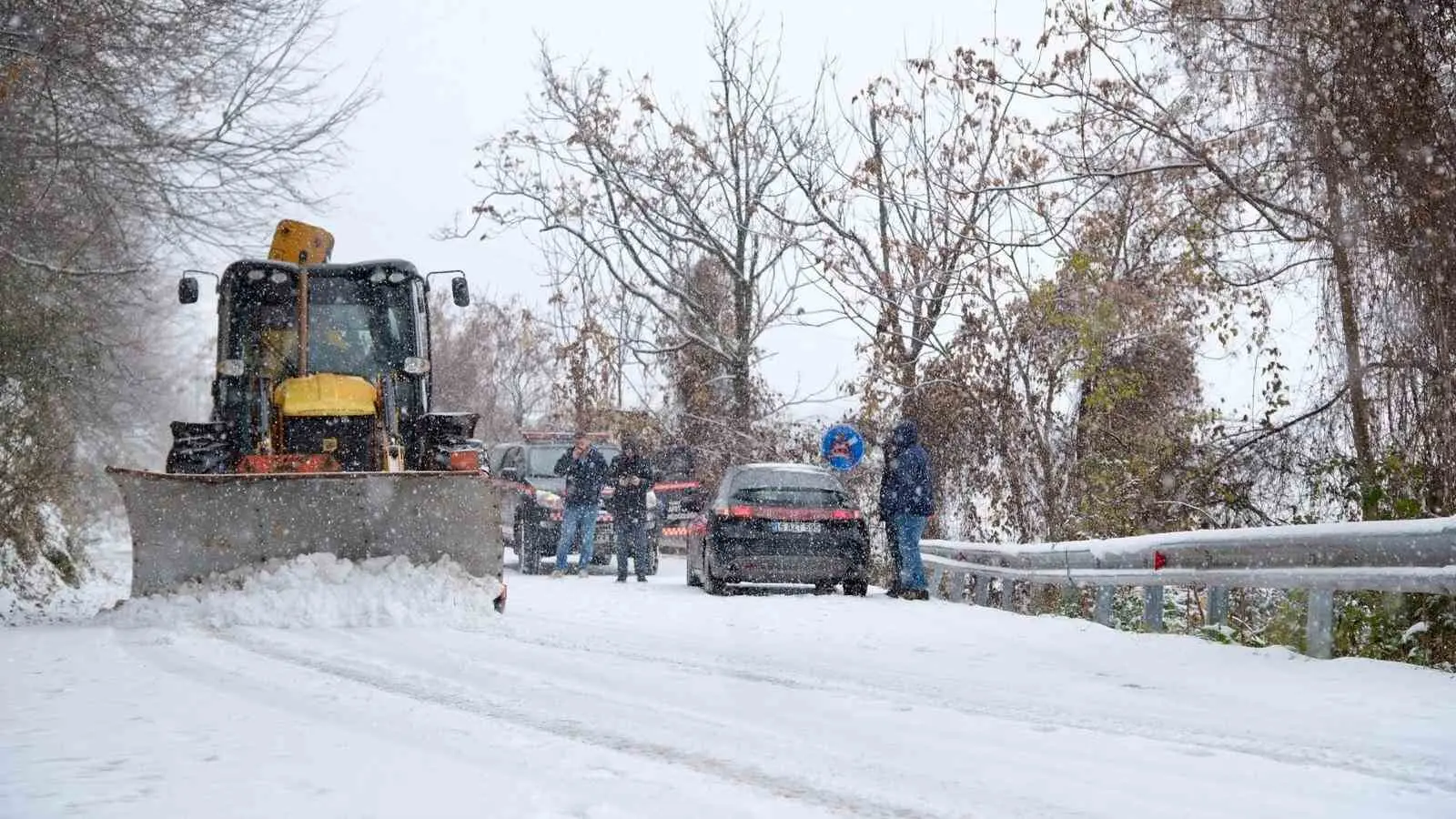 Yıldırım Belediyesi, Bursa’da etkili olan kar yağışının günlük hayatı olumsuz