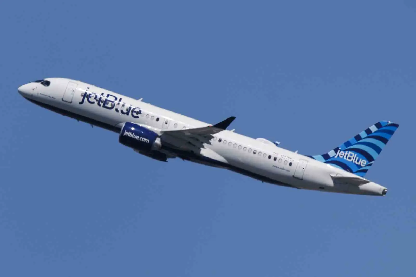 JetBlue Havayolları’nın 1112 sefer sayılı yolcu uçağının pilotu, Venezuela yakınlarında