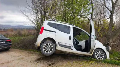 Bursa’nın İnegöl ilçesinde meydana gelen kazada kontrolden çıkan hafif ticari