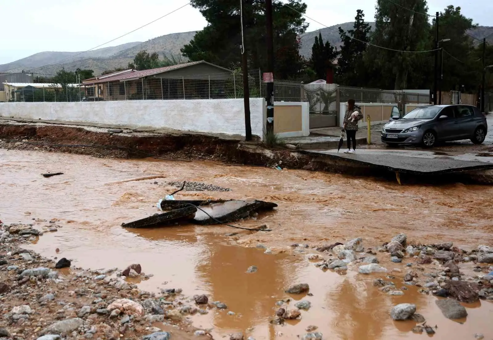 Yunanistan’ın büyük bir bölümünü etkisi altına alan Byron Fırtınası’nın yol