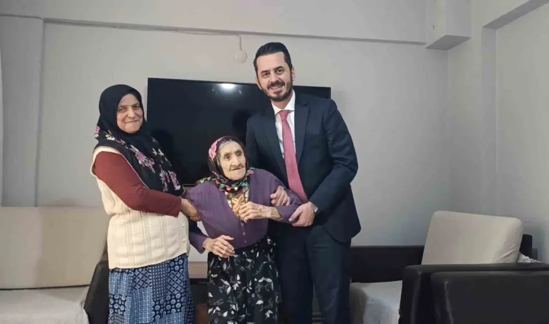 Bursa’da 121 yaşındaki Saadet Al’ı ziyaret eden AK Parti Osmangazi