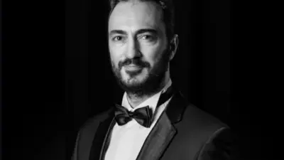 İstanbul Devlet Opera ve Balesi’nin (İDOB) kıdemli koro sanatçılarından Emrah