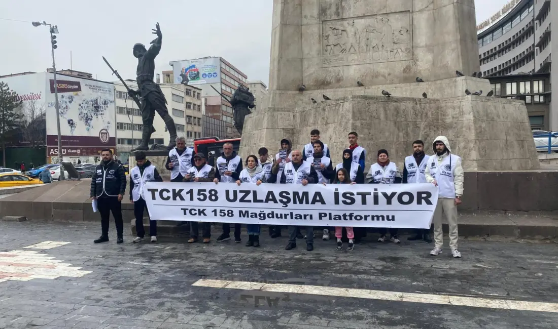 TCK 158 Mağdurları Platformu üyeleri, Ankara’da basın açıklaması yaptı. Platform
