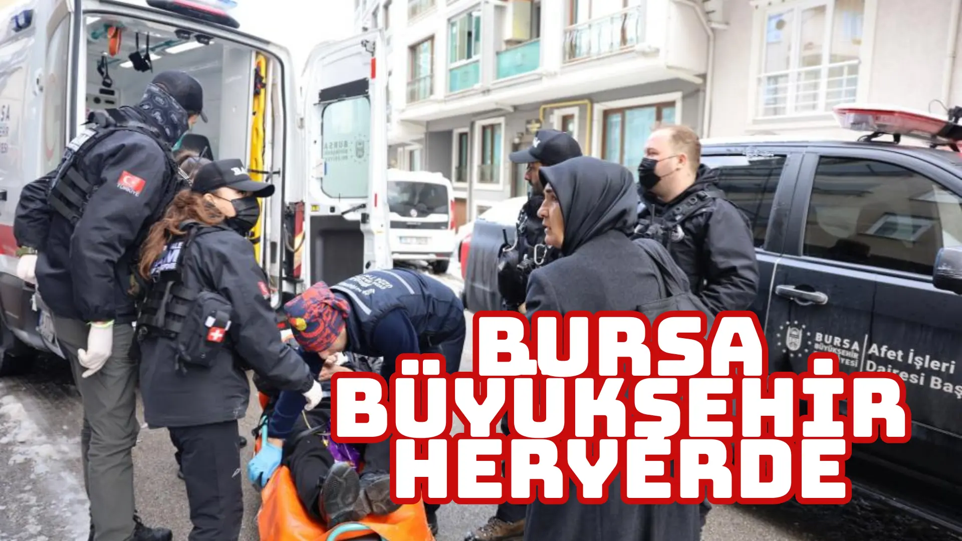 Bursa Büyükşehir Belediyesi ekipleri, yoğun kar yağışı nedeniyle Teferrüç Mahallesi’ndeki